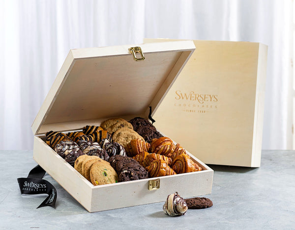Pareve Designer Signature Medium Bakery Gift Box